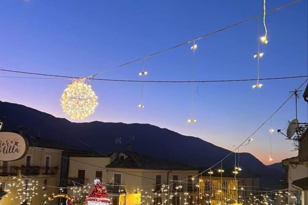villaggio-natale-caramanico-4A99730CB-C8F3-B634-8340-98FC5D9E3596.jpg